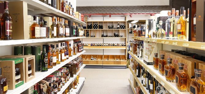 Whisky: Welche Arten es gibt und welche edlen Sorten Hugi führt